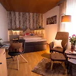 Oda ve Kahvaltı Haus Rose 4*