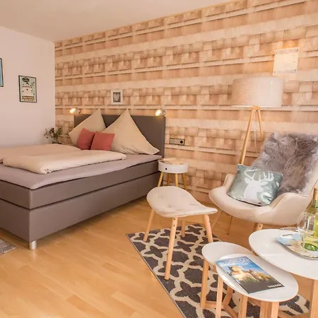 Haus Rose Bed & Breakfast 4*